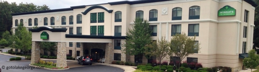Front of the hotel Wingate by Wyndham Lake George